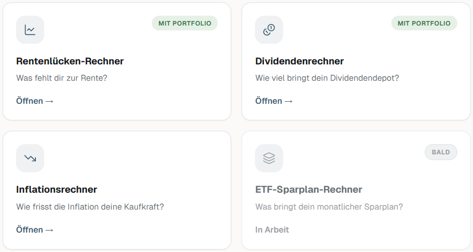 Rentenlücken- und Dividendenrechner mit dem Badge „Mit Portfolio“, der Inflationsrechner ohne. (Beispieldaten)